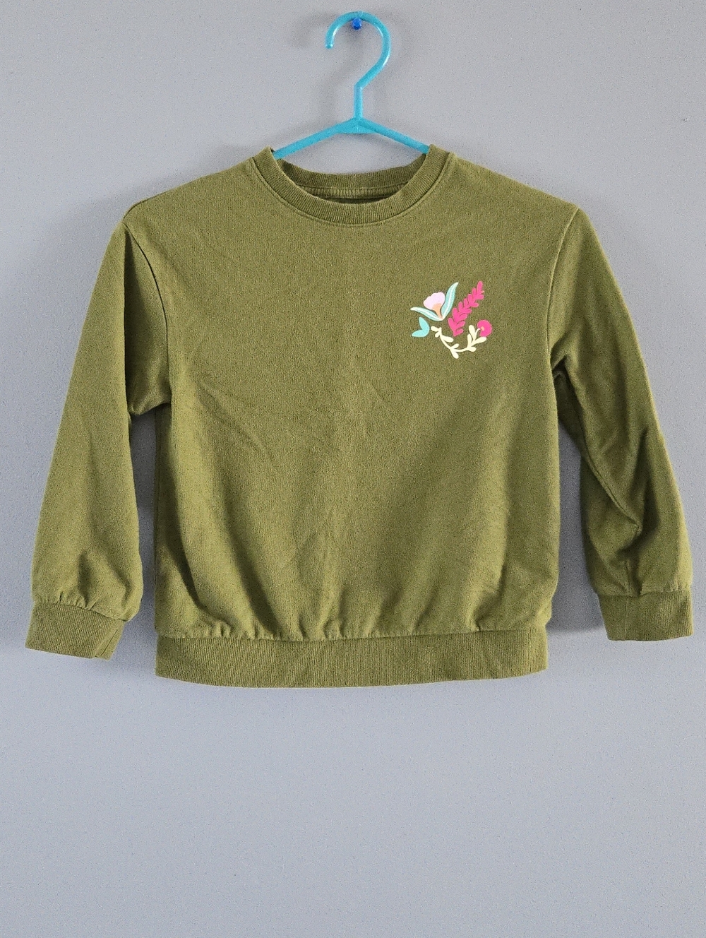 *Back To School* Green Latino Sweatshirt Fkr Girls Small (6-7)